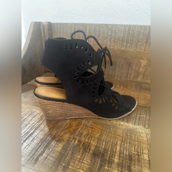 Crown Vintage Lace Up Wedge Sandals - Picture 2 of 10